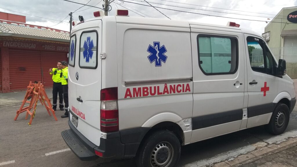 ambulancia servicos 3 scaled 1